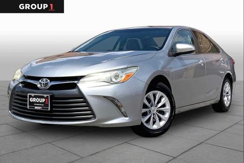 Celestial Silver Metallic 2017 Toyota Camry LE