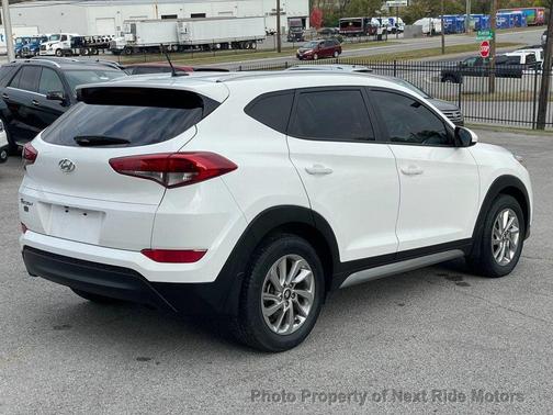 2017 Hyundai TUCSON SE