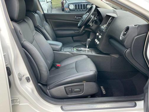 2012 Nissan Maxima SV