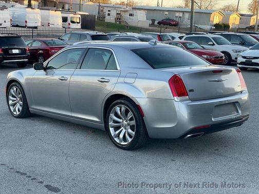 2016 Chrysler 300 Limited