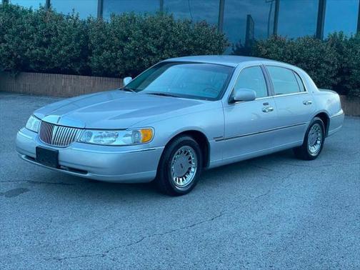 2002 Lincoln Town Car 2002 LINCOLN TOWN CAR CARTIER 4.6L V8 LOW MILES 615-730-9991