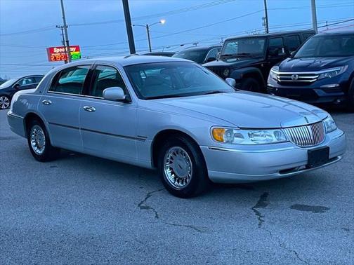 2002 Lincoln Town Car 2002 LINCOLN TOWN CAR CARTIER 4.6L V8 LOW MILES 615-730-9991