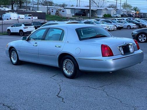 2002 Lincoln Town Car 2002 LINCOLN TOWN CAR CARTIER 4.6L V8 LOW MILES 615-730-9991