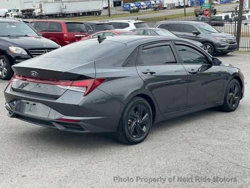 2022 Hyundai ELANTRA SEL