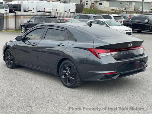 2022 Hyundai ELANTRA SEL