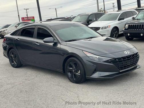 2022 Hyundai ELANTRA SEL