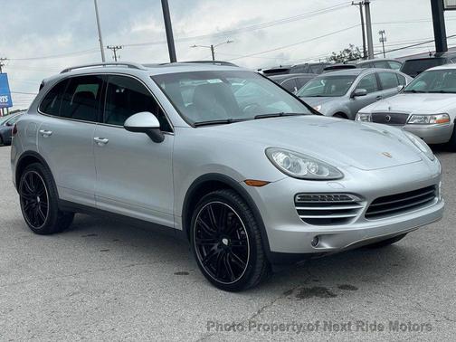 Classic Silver Metallic 2011 Porsche Cayenne Cayenne