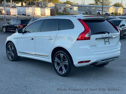 2017 Volvo XC60 T6 Dynamic