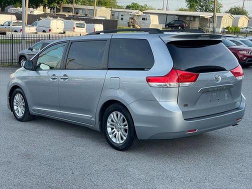 2013 Toyota Sienna XLE