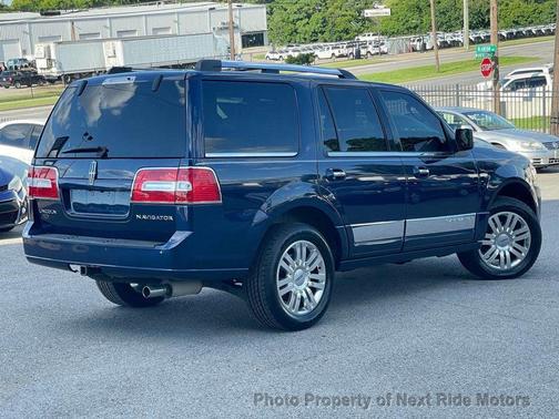 Dark Blue Pearl Metallic 2011 Lincoln Navigator L