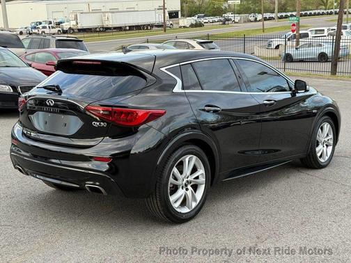 2017 INFINITI QX30 2017 INFINITI QX30 LUXURY LOW MILES SERVICED 615-730-9991