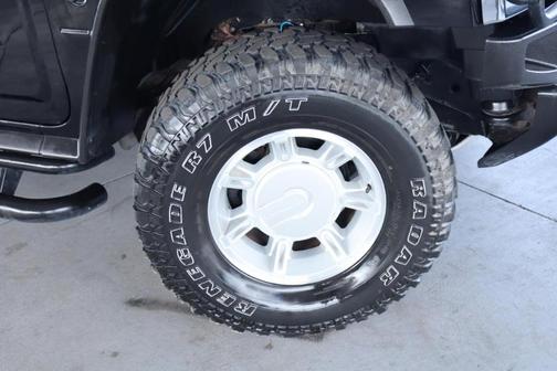 Black 2005 Hummer H2 SUT