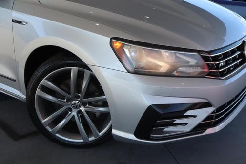 2017 Volkswagen Passat 1.8T R-Line