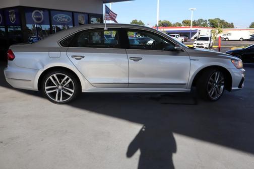 2017 Volkswagen Passat 1.8T R-Line