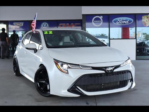White 2022 Toyota Corolla Hatchback SE