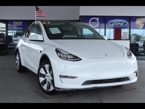 White 2023 Tesla Model Y Long Range SUV