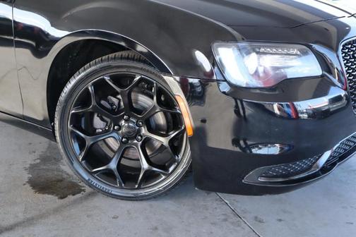 Black 2019 Chrysler 300 Touring