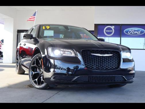 Black 2019 Chrysler 300 Touring