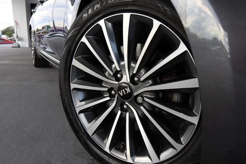 2017 Kia Cadenza Premium