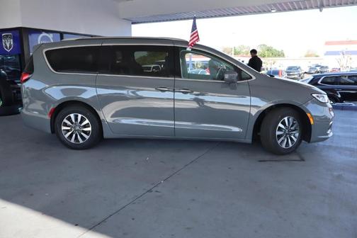 2021 Chrysler Pacifica Touring-L