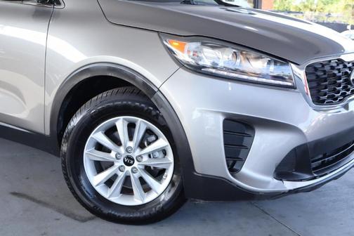 Gray 2019 Kia Sorento LX V6
