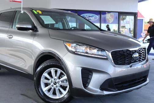 Gray 2019 Kia Sorento LX V6
