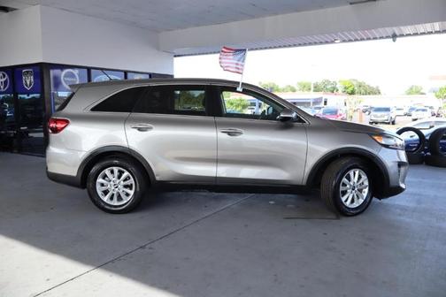 Gray 2019 Kia Sorento LX V6