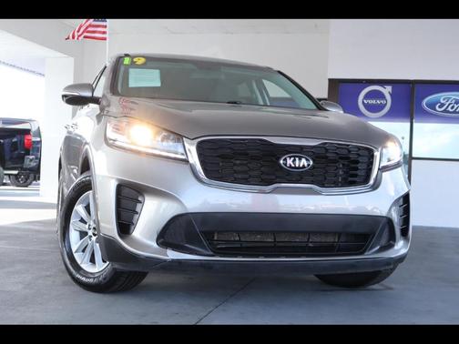 Gray 2019 Kia Sorento LX V6