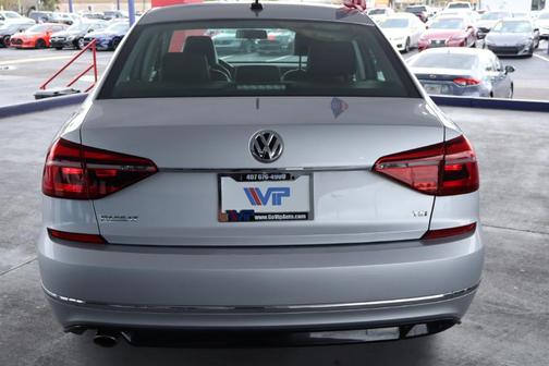 2017 Volkswagen Passat 1.8T R-Line
