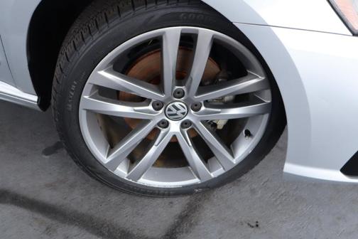 2017 Volkswagen Passat 1.8T R-Line