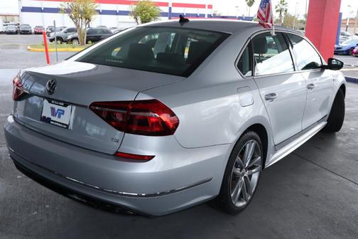 2017 Volkswagen Passat 1.8T R-Line