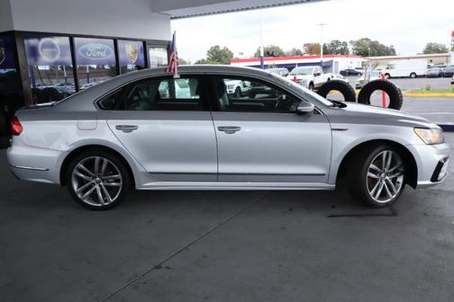2017 Volkswagen Passat 1.8T R-Line