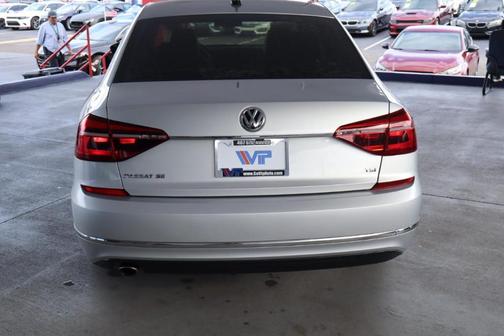 Reflex Silver Metallic 2017 Volkswagen Passat 1.8T SE