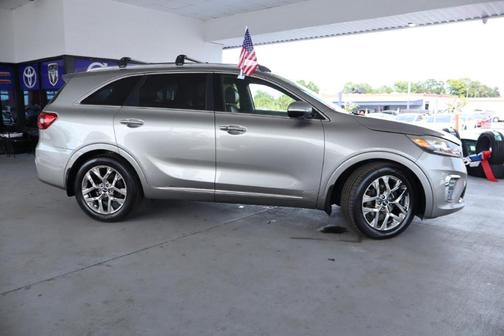 Gray 2019 Kia Sorento SX
