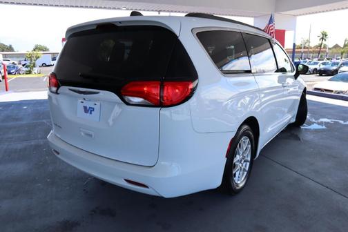 2021 Chrysler Voyager LXI