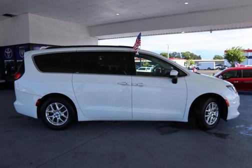 2021 Chrysler Voyager LXI