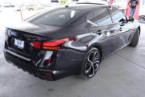 Black 2023 Nissan Altima 2.5 SR
