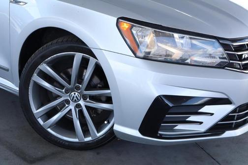 Reflex Silver Metallic 2017 Volkswagen Passat 1.8T R-Line