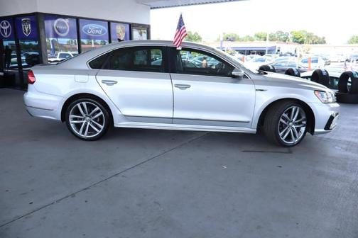 Reflex Silver Metallic 2017 Volkswagen Passat 1.8T R-Line