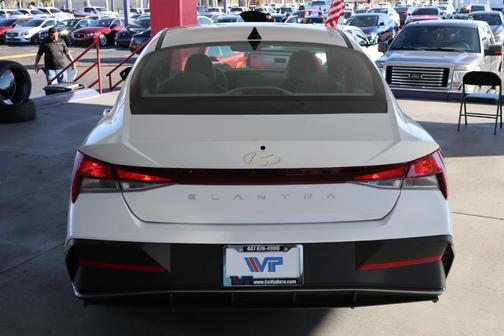 2025 Hyundai ELANTRA SE