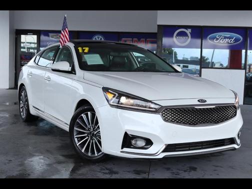White 2017 Kia Cadenza Premium