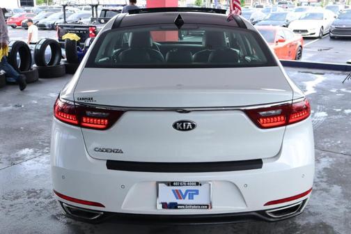 White 2017 Kia Cadenza Premium