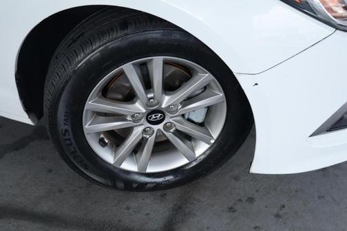 Quartz White Pearl 2016 Hyundai SONATA SE