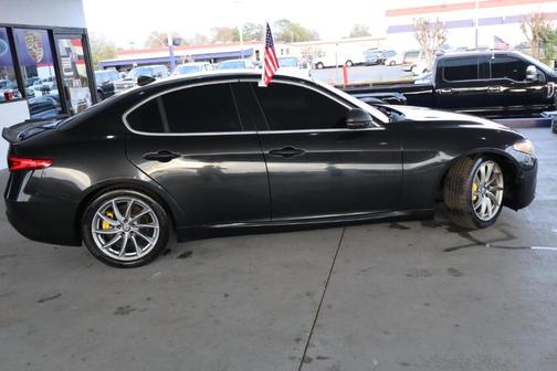 2017 Alfa Romeo Giulia Base