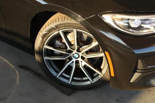 2019 BMW 330 i
