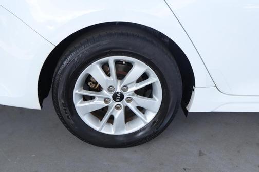 White 2018 Kia Optima LX