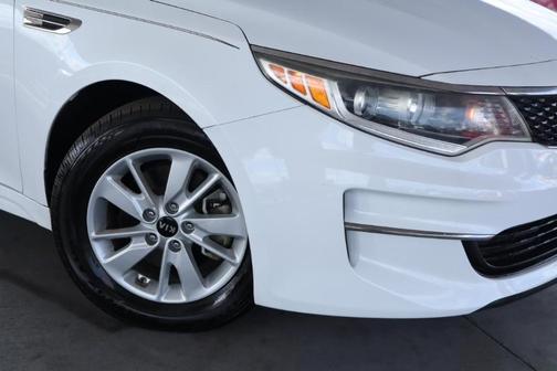 White 2018 Kia Optima LX