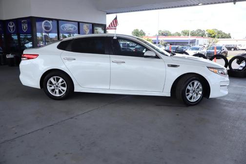 White 2018 Kia Optima LX