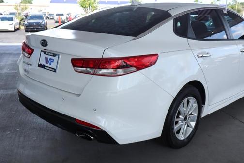 White 2018 Kia Optima LX