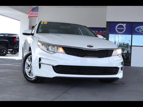 White 2018 Kia Optima LX